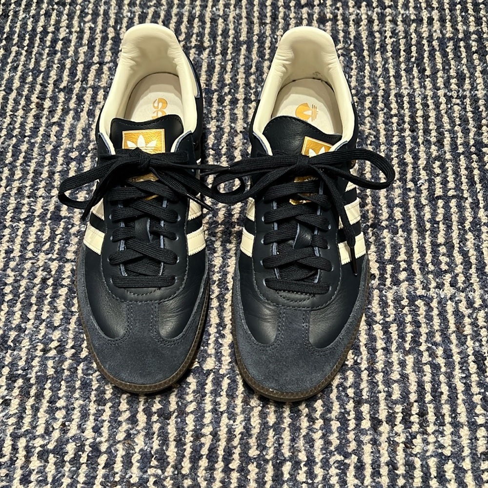 Adidas Samba navy Sz 8